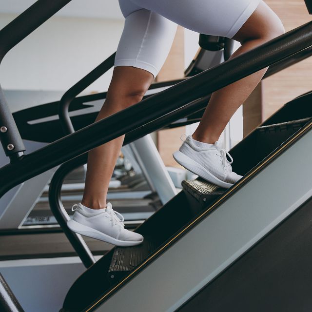 Allenamento Scale: Cardio e Forza per Gambe Toniche